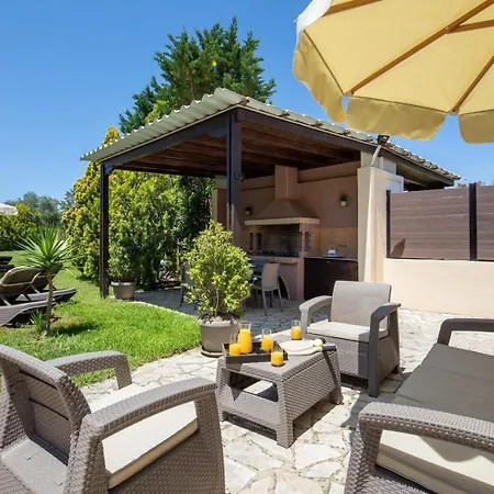 فيلة Peroulades Luxury