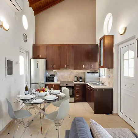 Peroulades Luxury Villa